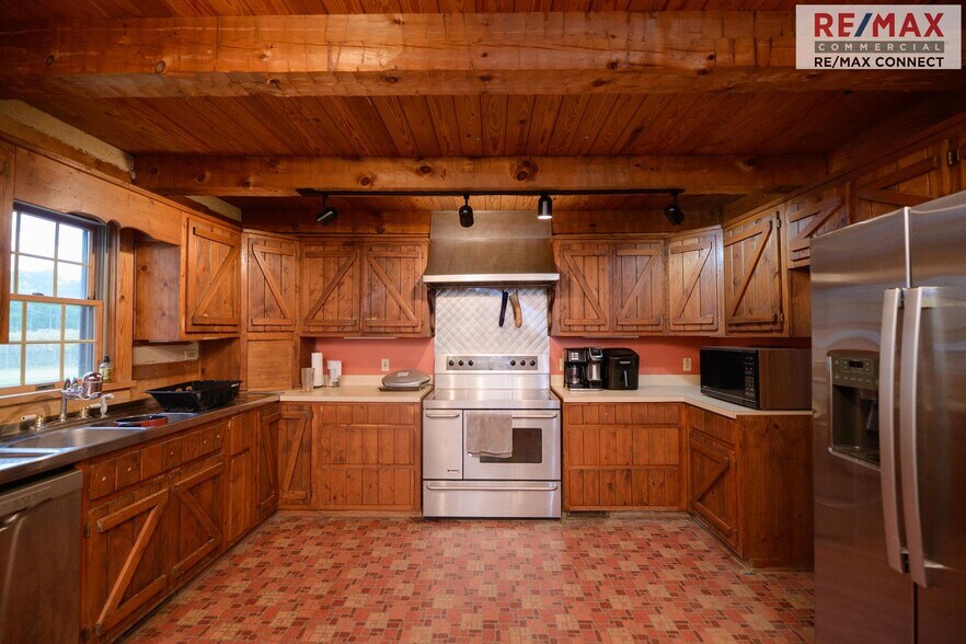 More Photos Of 17466 Benns Church Blvd, Smithfield Freestanding For Sale