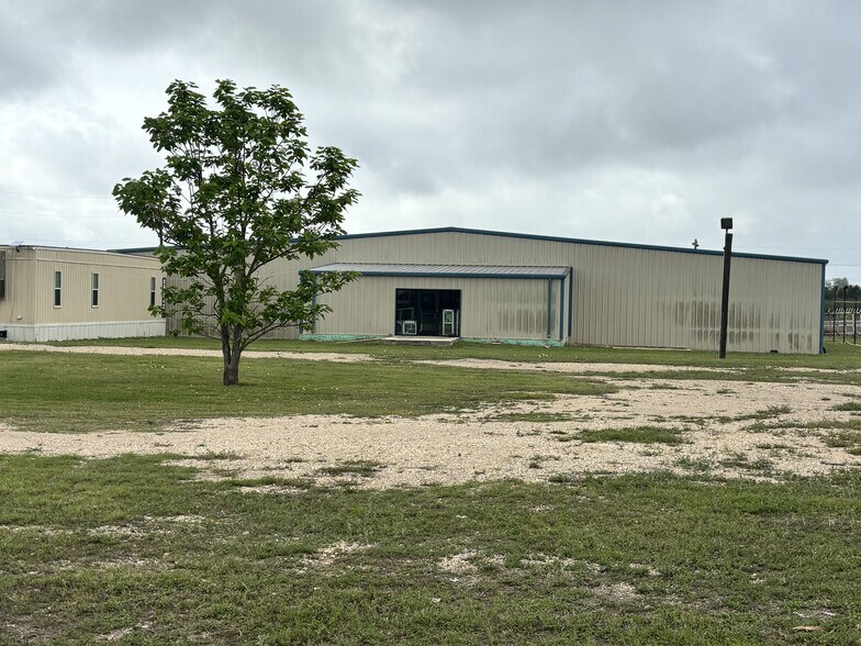 More Photos Of 1403 W Welch St, Taylor Warehouse For Sale