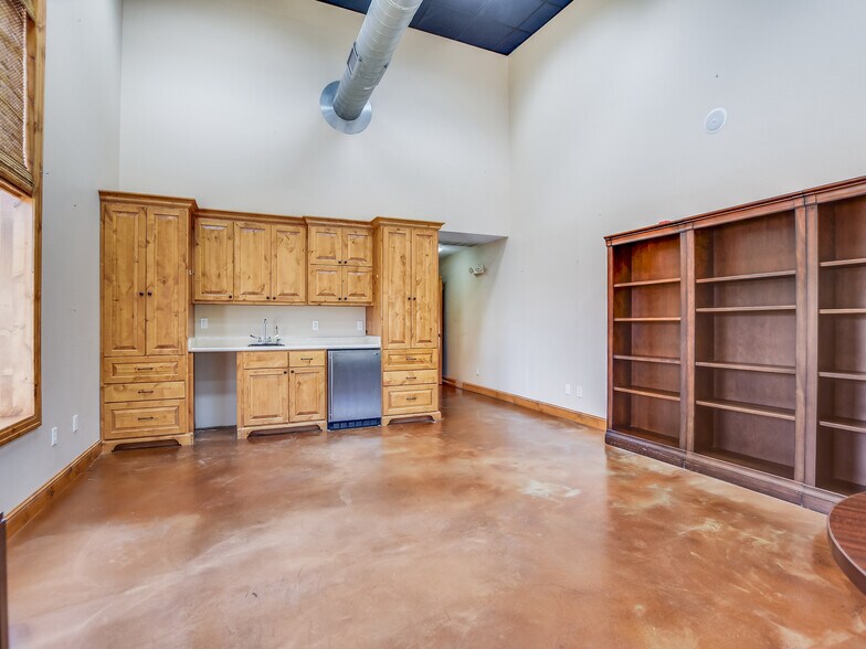 More Photos Of 4004 E Hwy 290, Dripping Springs Medical For Sale