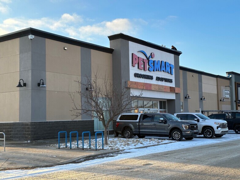 More Photos Of 19 Riedel St, Fort McMurray Unknown For Lease