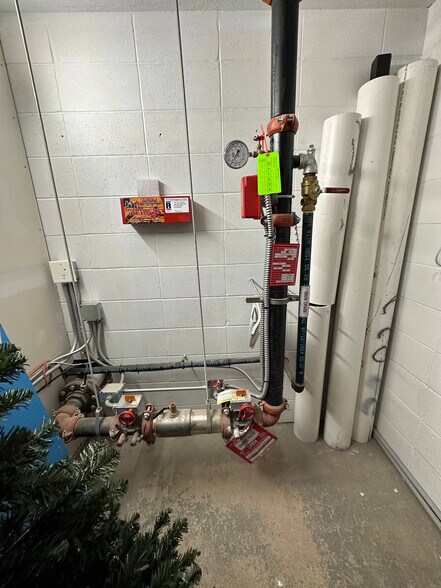 More Photos Of 1250 4th Ave NW, Minot Storefront For Lease