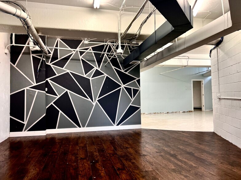 More Photos Of 372 N Craig St, Pittsburgh Loft Creative Space For Lease