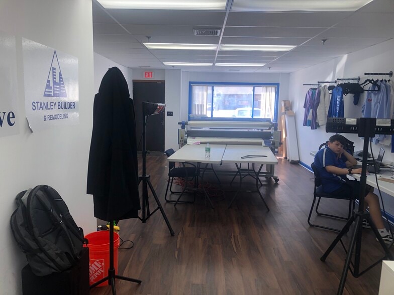 More Photos Of 400 Chapel Rd, South Windsor Light Manufacturing For Sale