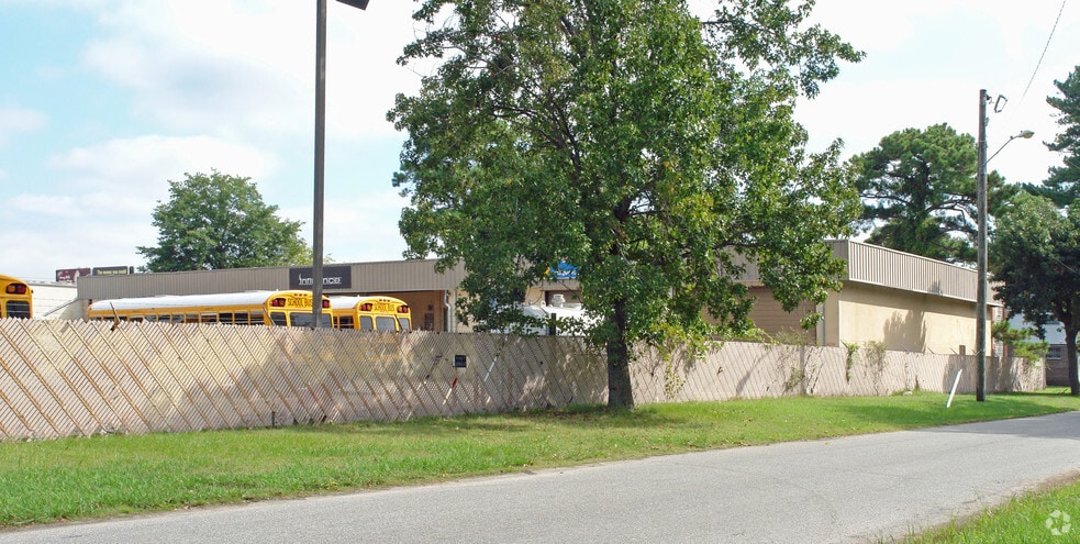 More Photos Of 994 Scott St, Norfolk Warehouse For Lease