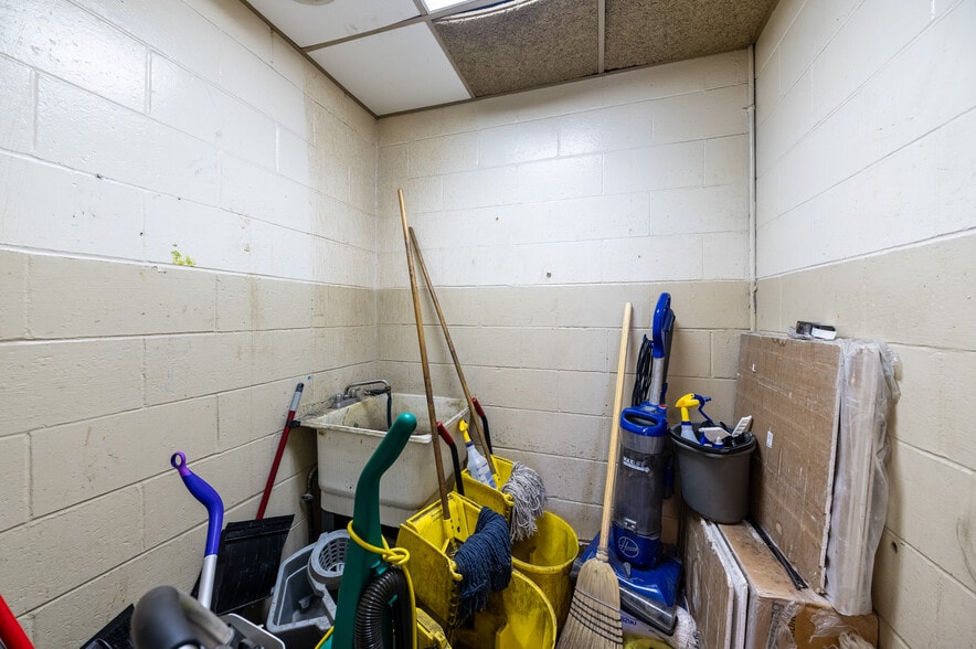 More Photos Of 714 Braddock View Dr, Mount Braddock Warehouse For Sale