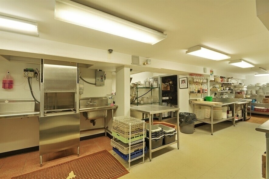 More Photos Of 312 Leonard St, Brooklyn Storefront Retail Residential For Lease