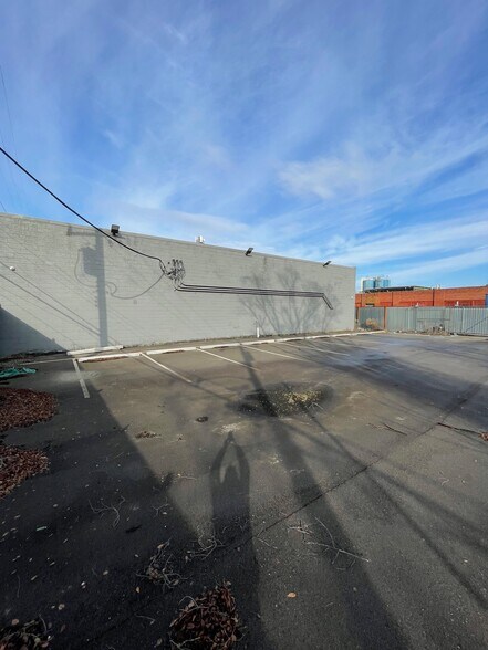 More Photos Of 8107 Military St, Detroit Warehouse For Sale
