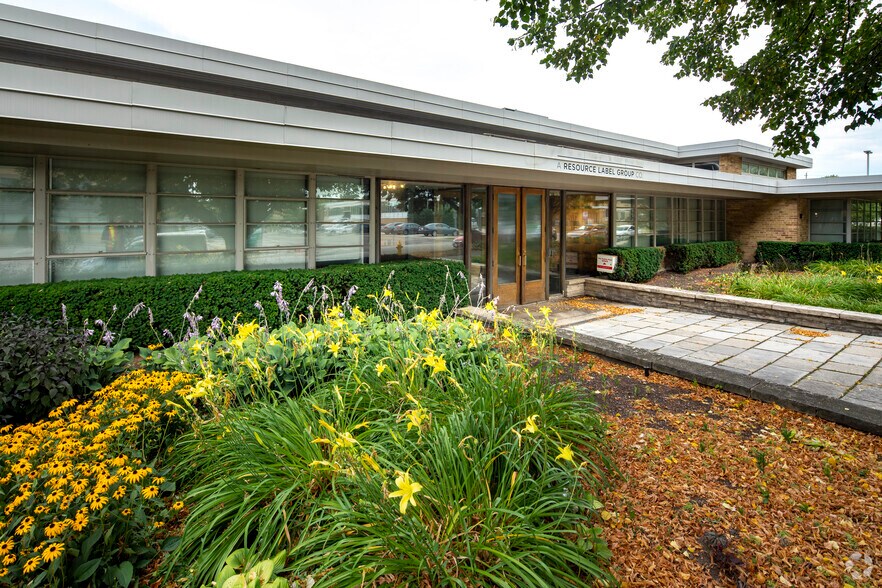 More Photos Of 32 Cranfield Rd, Toronto Industrial For Sale