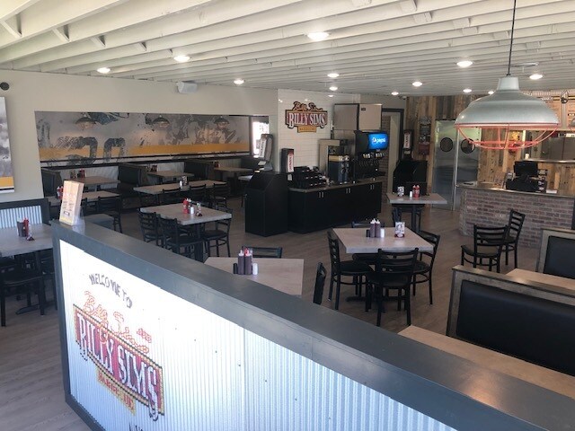 More Photos Of 316 W 6th St, Junction City Restaurant For Sale
