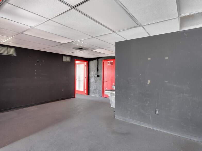 More Photos Of 2731 Broward Blvd, Fort Lauderdale Freestanding For Lease