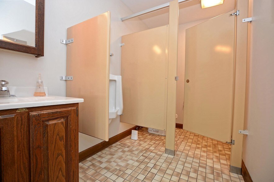 More Photos Of 1626 W Colonial Pky, Inverness Office For Sale