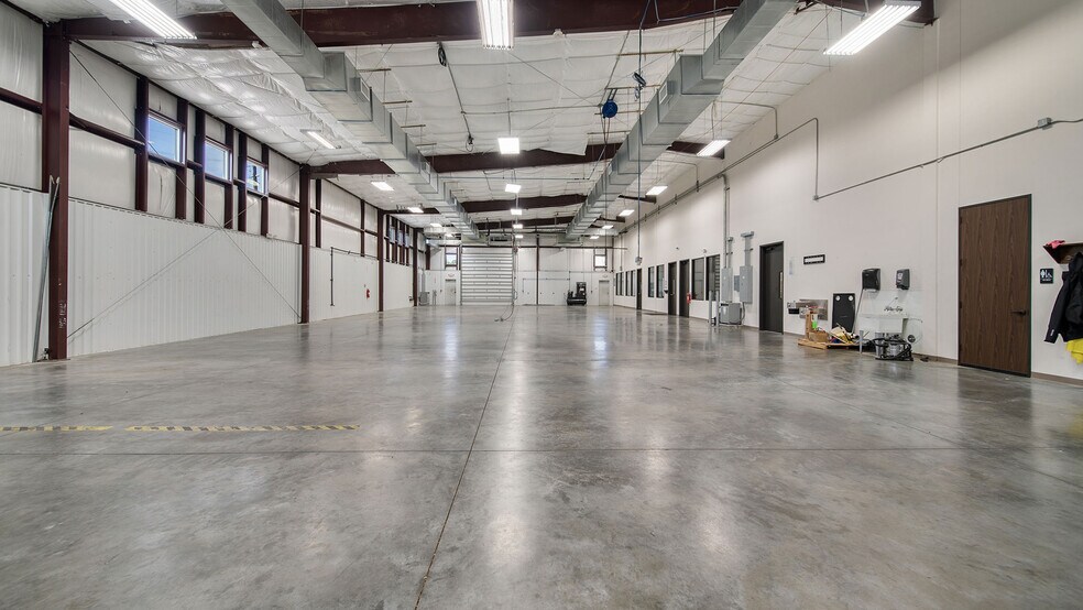 More Photos Of 701 S Persimmon St, Tomball Unknown For Lease