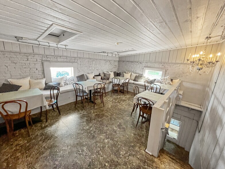 More Photos Of 112 Pine St, Texarkana Restaurant For Sale
