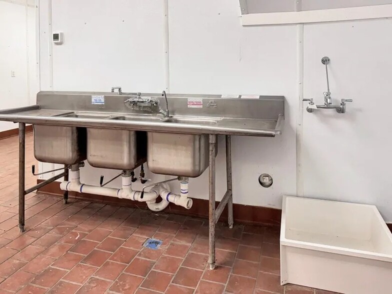 More Photos Of 1201 Craig Ave, Tracy Freestanding For Sale