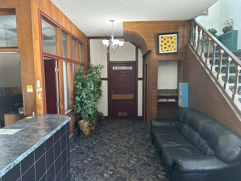More Photos Of 5011 50 St, Barrhead Hotel For Sale