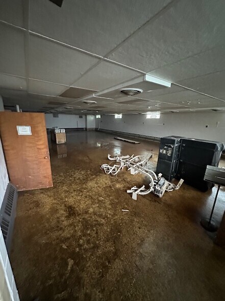 More Photos Of 201 N Broad St, Griffith Specialty For Sale