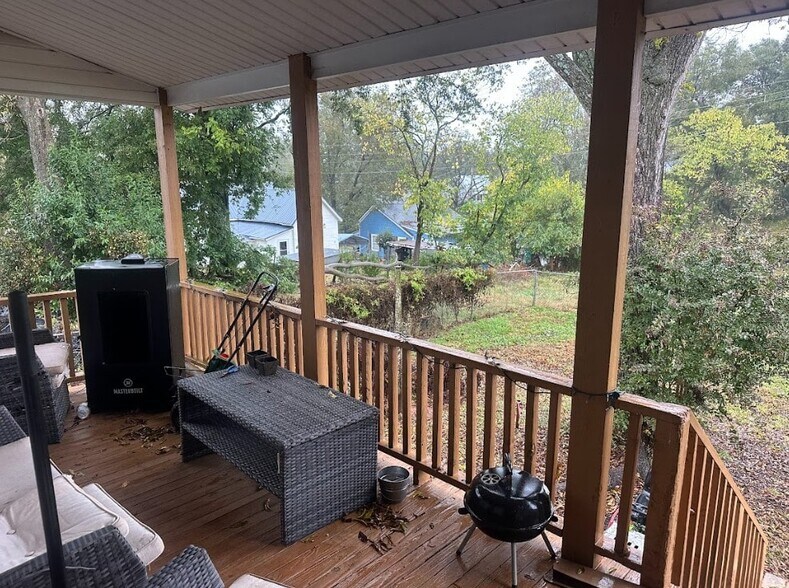 More Photos Of 828 S Broad St, Commerce Office For Sale