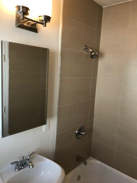 More Photos Of 31 N Parkwood Ave, Pasadena Apartments For Sale