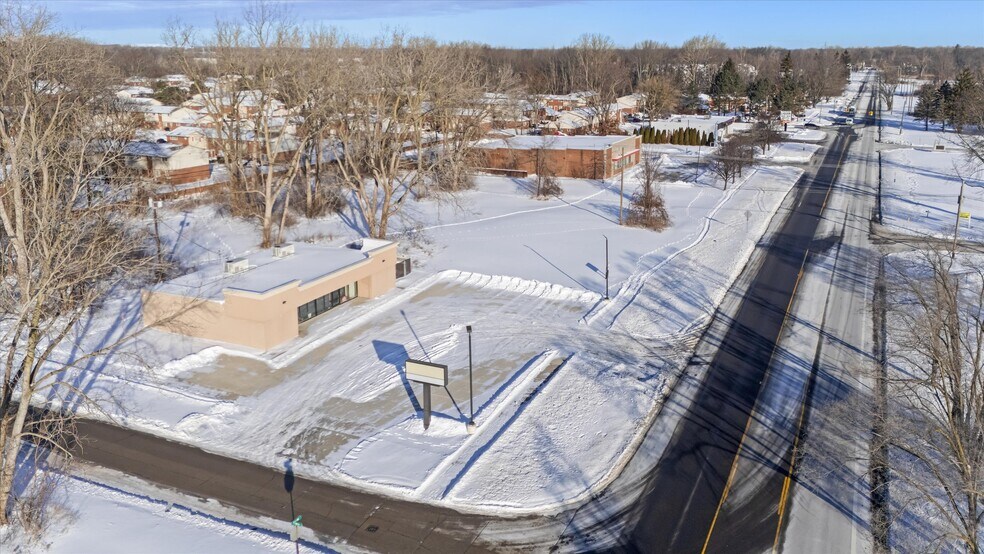 More Photos Of 8498 Wayne Rd, Romulus Convenience Store For Lease