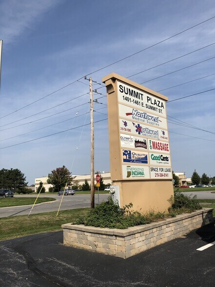 More Photos Of 1401-1461 E Summit St, Crown Point Storefront Retail Office For Lease
