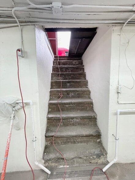 More Photos Of 507 Vandervoort Ave, Brooklyn Flex For Lease