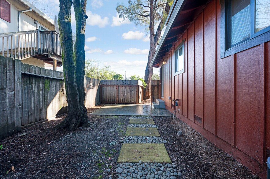 More Photos Of 1311 Prentice Dr, Healdsburg Multifamily For Sale