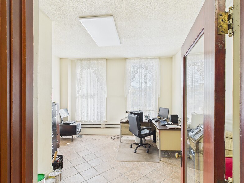 More Photos Of 619 Blondeau St, Keokuk Office For Sale