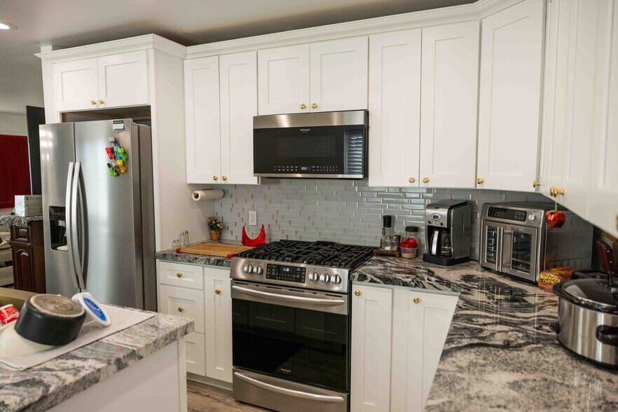 More Photos Of 5732 W Maryland Ave, Glendale Truck Terminal For Sale