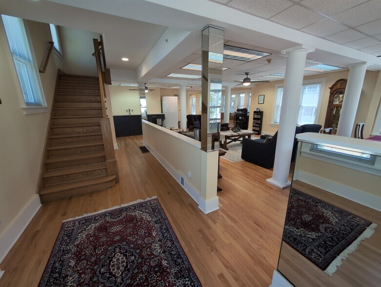More Photos Of 417 N Hough St, Barrington Medical For Sale