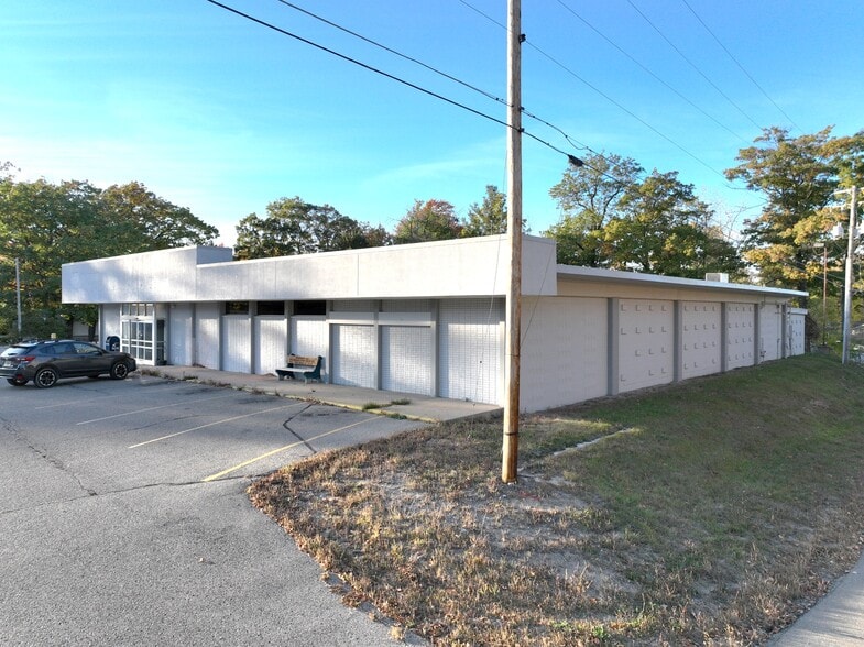 More Photos Of 4562 W Houghton Lake Dr, Houghton Lake Freestanding For Sale