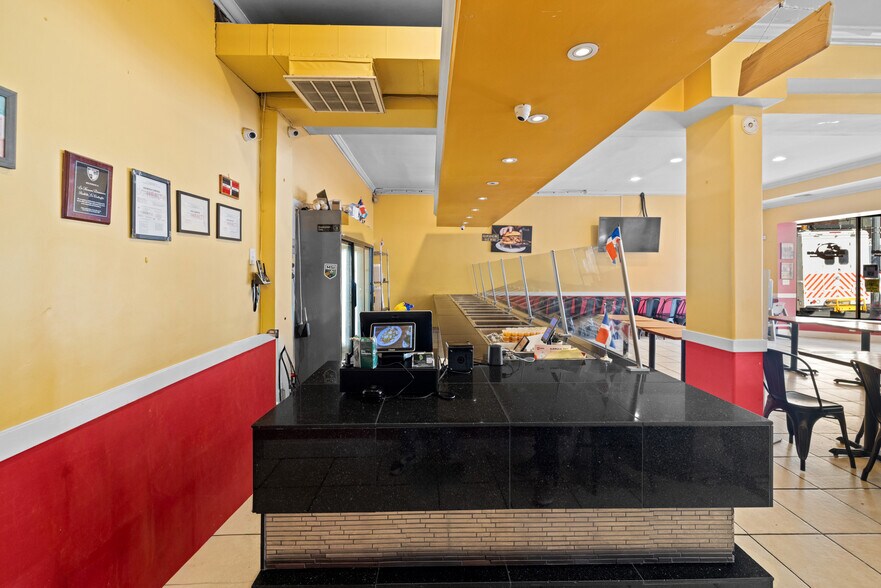 More Photos Of , Washington General Retail For Sale