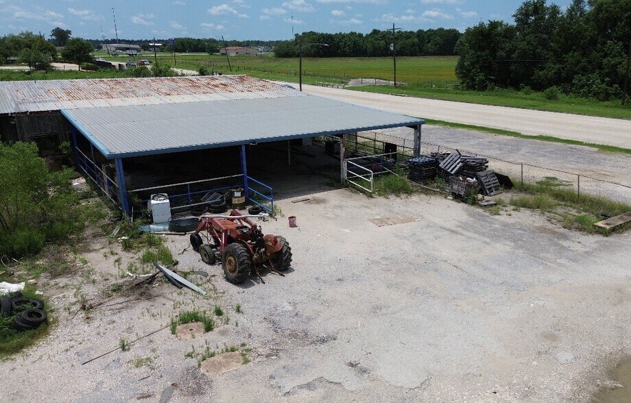 More Photos Of 3999 S 11th St, Beaumont Light Manufacturing For Sale