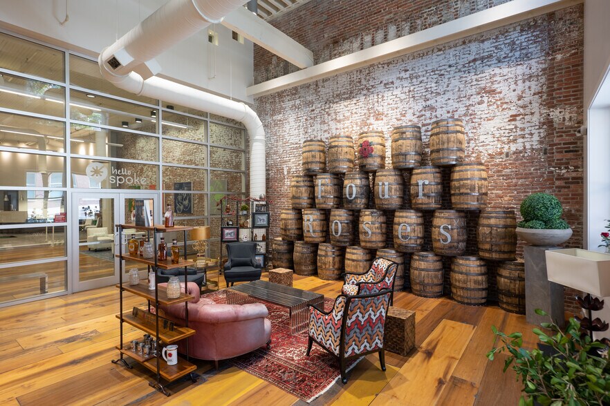 More Photos Of 118-122 E Main St, Louisville Office For Lease