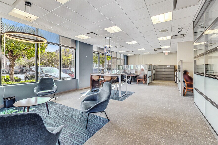 More Photos Of 3101 W Cermak Rd, Chicago Storefront Retail Office For Lease