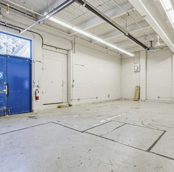 More Photos Of 4340 Vanguard Rd, Richmond Flex For Lease