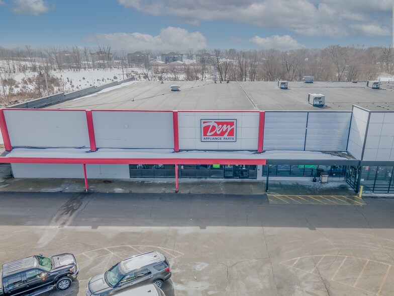 More Photos Of 3727-3731 University Ave, Waterloo Freestanding For Sale