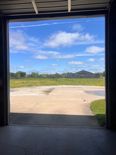 More Photos Of 804 SE 30th St, Des Moines Warehouse For Lease