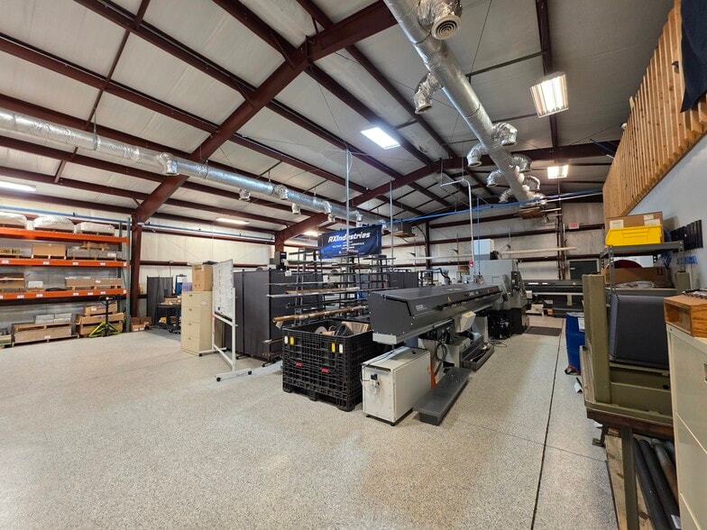 More Photos Of 16 Finch St, Hilton Head Warehouse For Sale