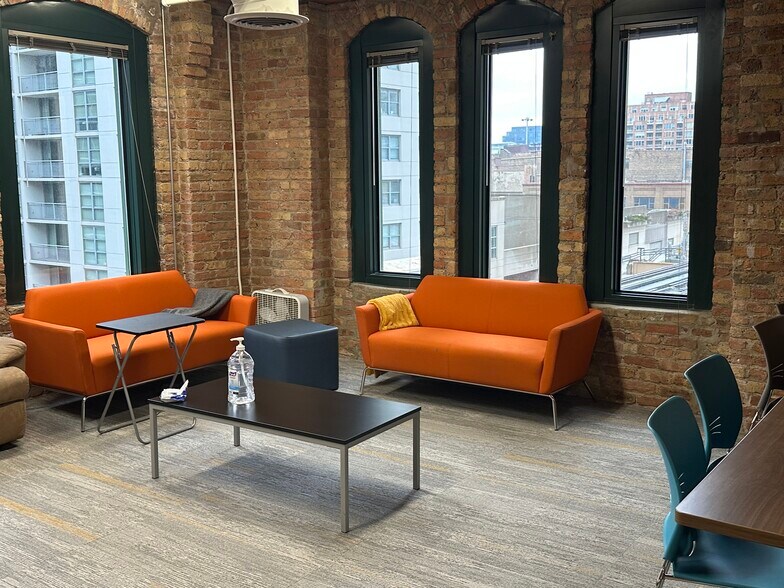 More Photos Of 560-566 W Lake St, Chicago Loft Creative Space For Lease
