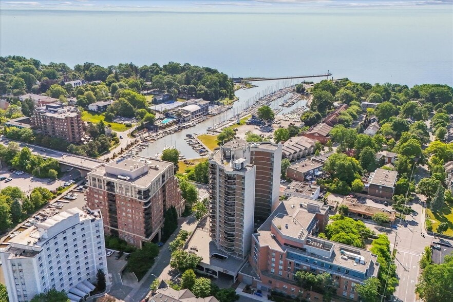 More Photos Of 6 John St, Oakville Apartments For Lease