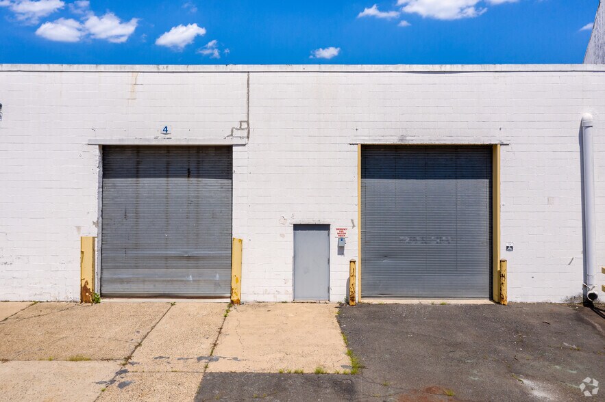 More Photos Of 207 Pond Ave, Middlesex Warehouse For Lease