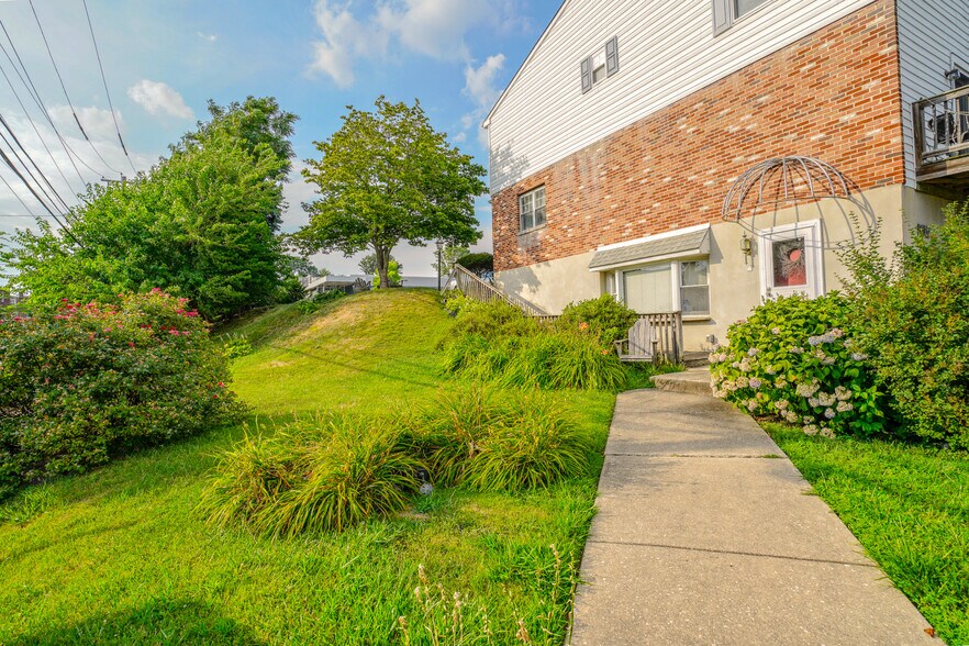 More Photos Of 610 S Cedar Ln, Upper Darby Office Residential For Sale