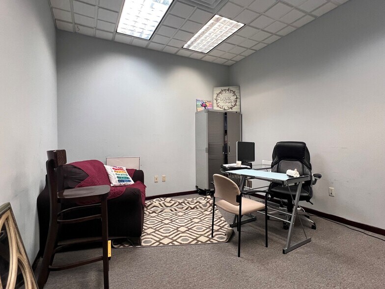 More Photos Of 301 Ruthar Dr, Newark Flex For Lease