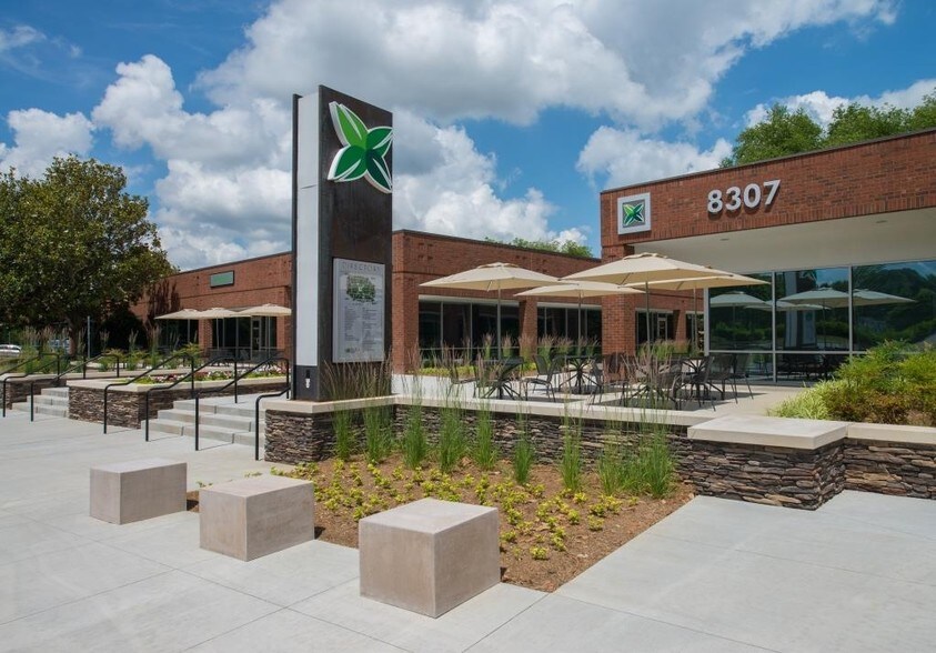 More Photos Of 301 McCullough Dr, Charlotte Unknown For Lease