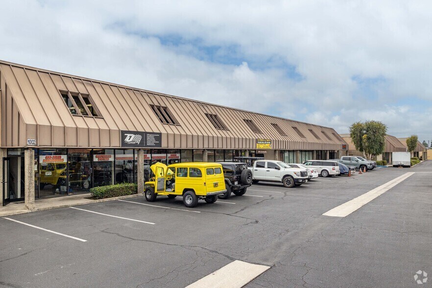 More Photos Of 940-1120 W Collins Ave, Orange Manufacturing For Lease