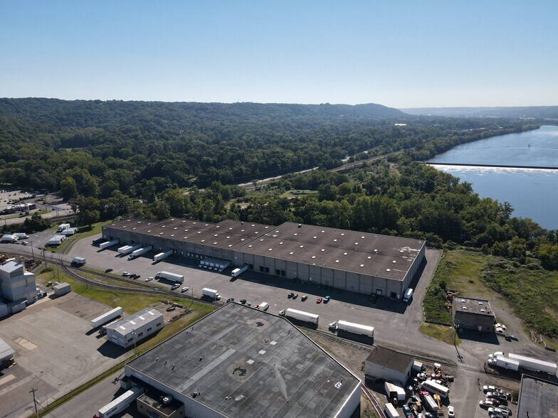 More Photos Of 866 Avenue A, Leetsdale Industrial For Lease