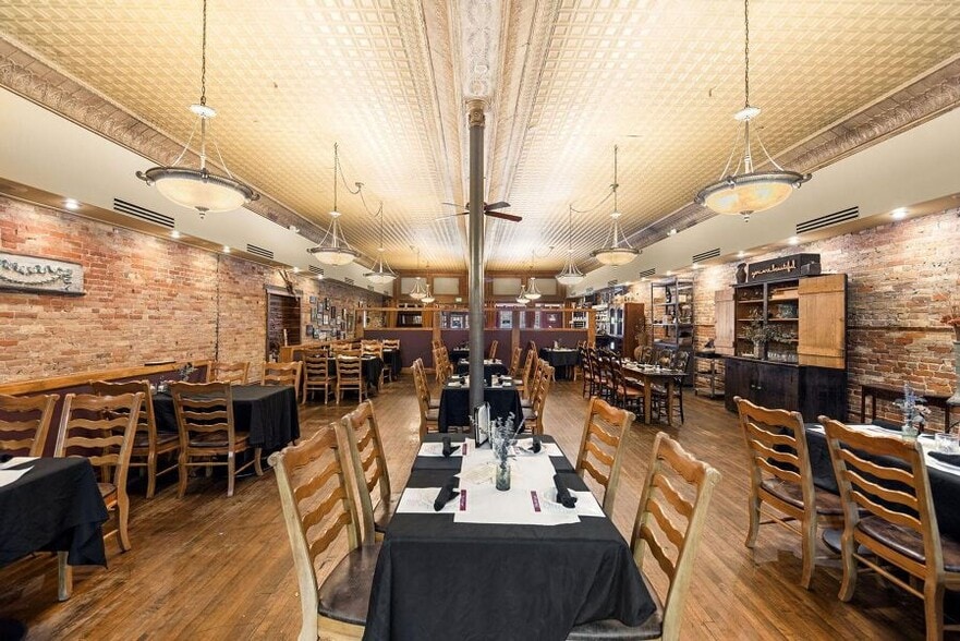 More Photos Of 521 Franklin St, Michigan City Restaurant For Lease