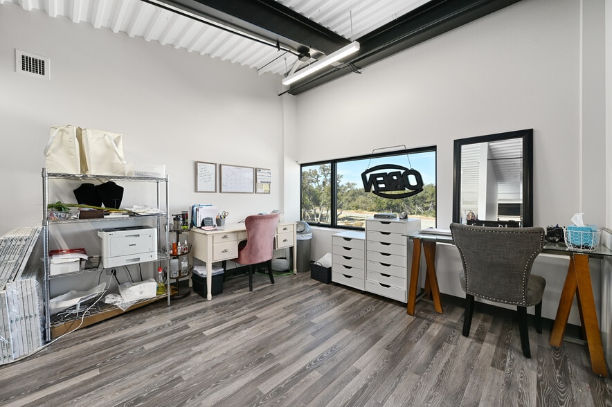 More Photos Of 901 N Vista Ridge Blvd, Cedar Park General Retail For Lease