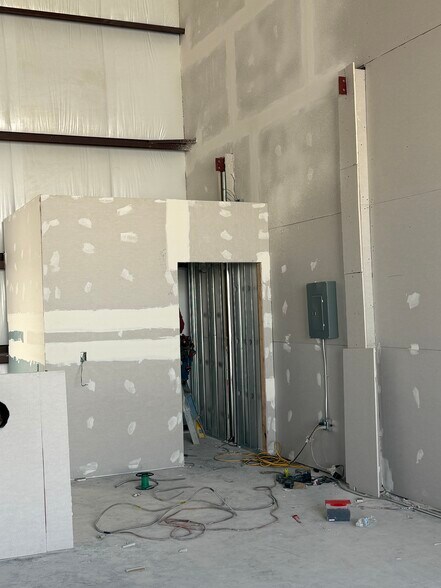 More Photos Of 11237 Rojas Dr, El Paso Freestanding For Lease