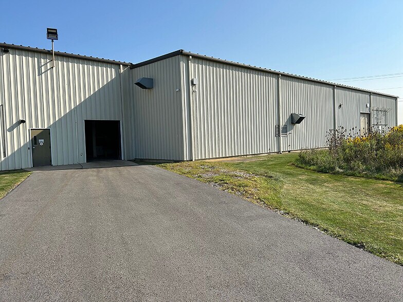 More Photos Of 6351 Inducon Dr E, Sanborn Warehouse For Sale